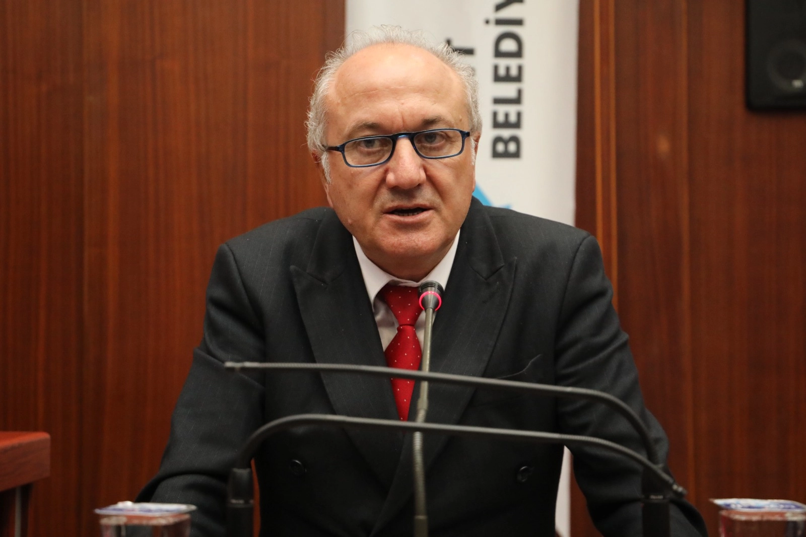 İzmit Belediye Başkan Yardımcısı Erdem Arcan istifa etti İzmit Belediye Başkan Yardımcısı Erdem Arcan istifa etti