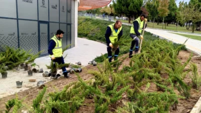 Dilovası Millet Bahçesi’nde dip köşe temizliği