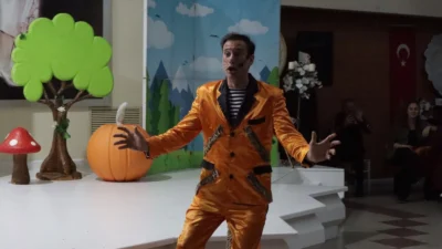 Kocaeli İzmit’te Çocuk Hakları Gününe özel tiyatro gösterisi