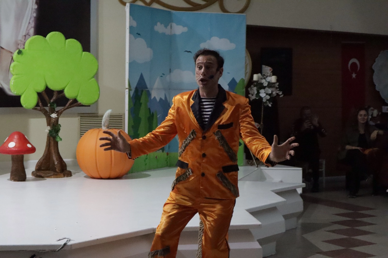 Kocaeli İzmit’te Çocuk Hakları Gününe özel tiyatro gösterisi Kocaeli...