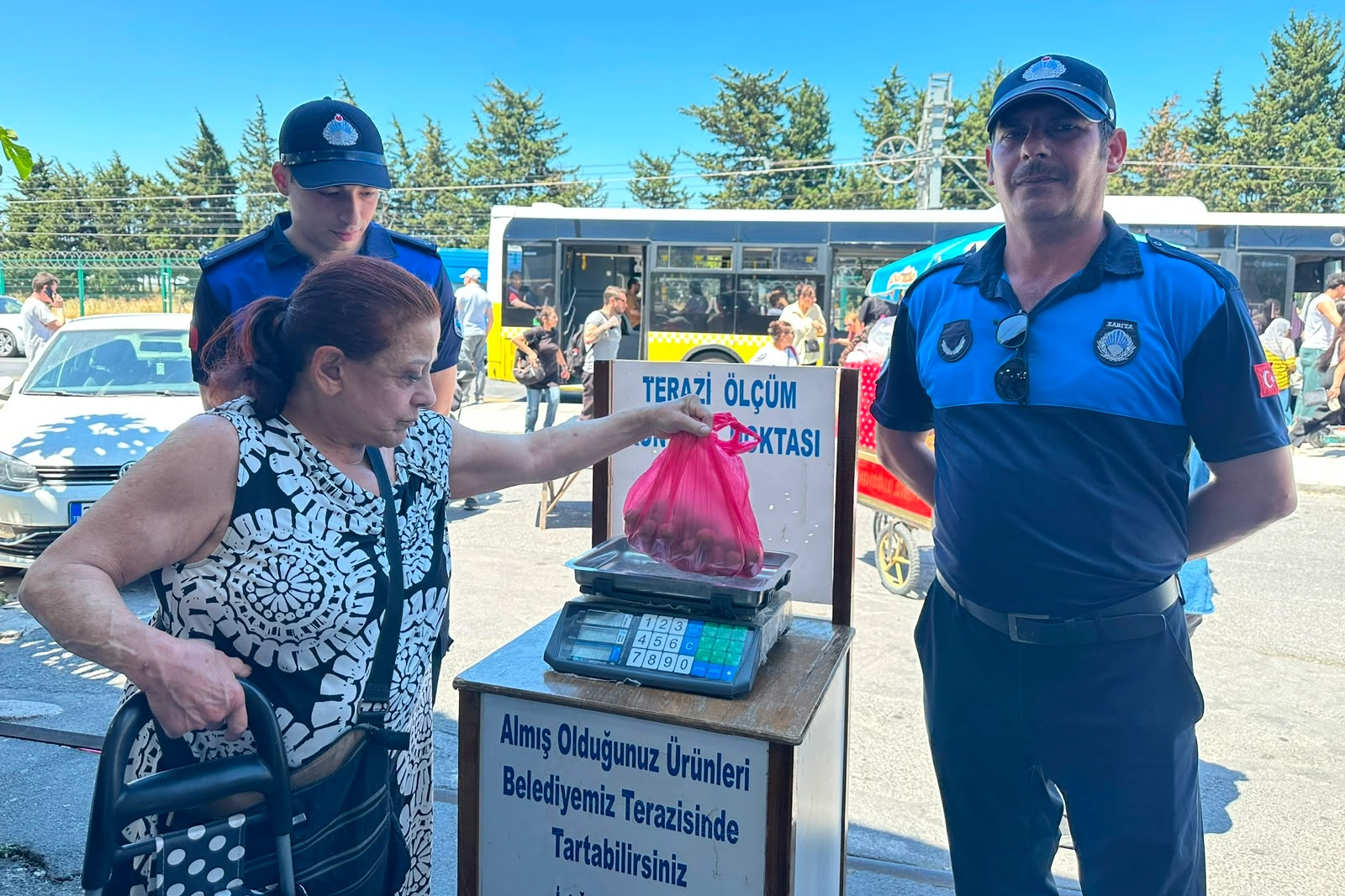 İstanbul Bakırköy Zabıtası’ndan pazarlarda sıkı denetim
