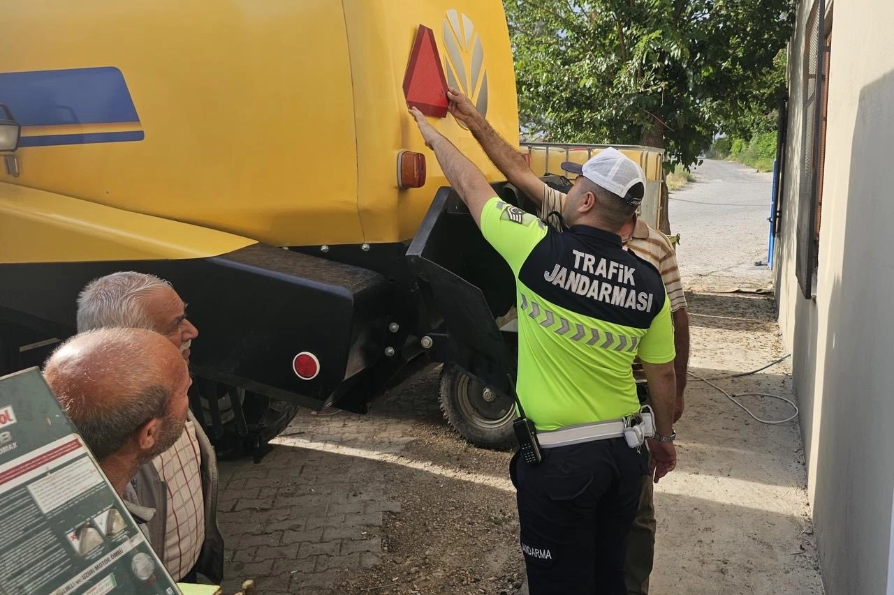 Şanlıurfa Jandarması’ndan hasat sezonunda sıkı trafik mesaisi